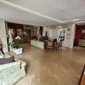 Le Relais Medicis מלון